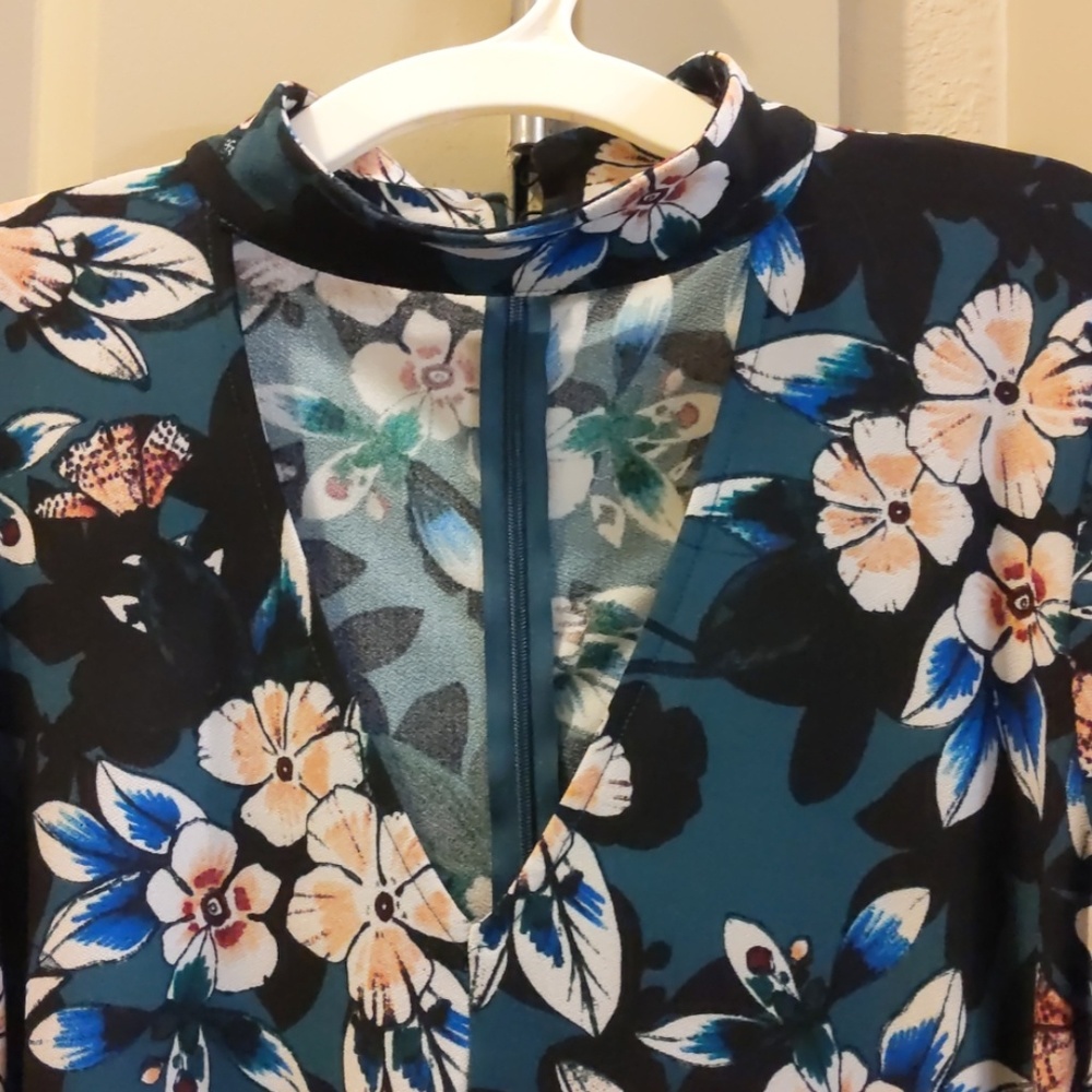 Guess Romper - Picture 2 of 5